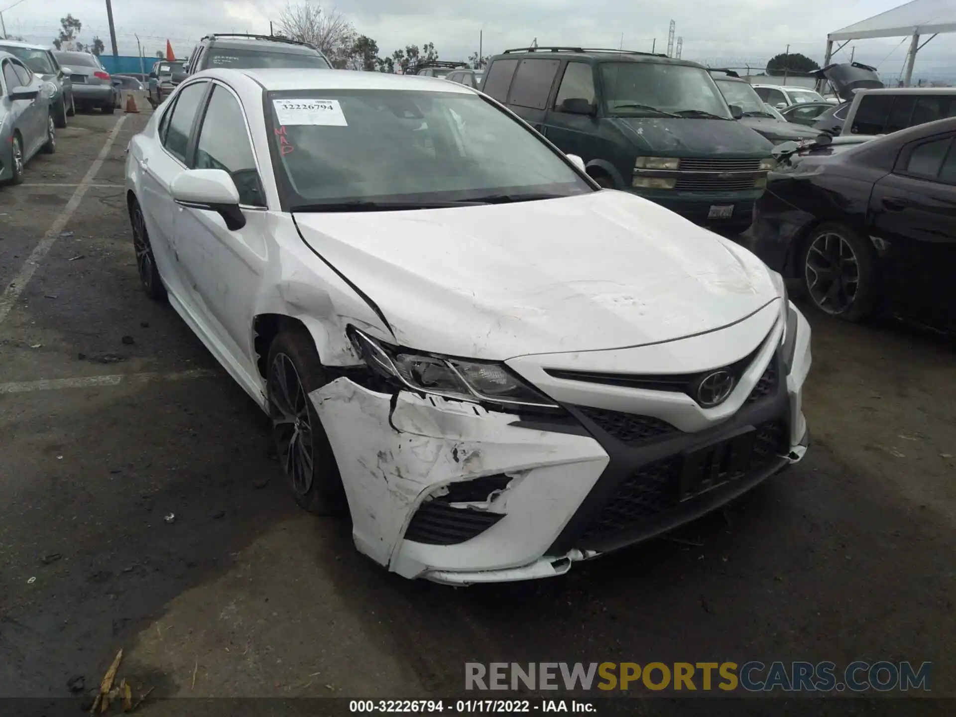 1 Photograph of a damaged car 4T1B11HK9KU714802 TOYOTA CAMRY 2019