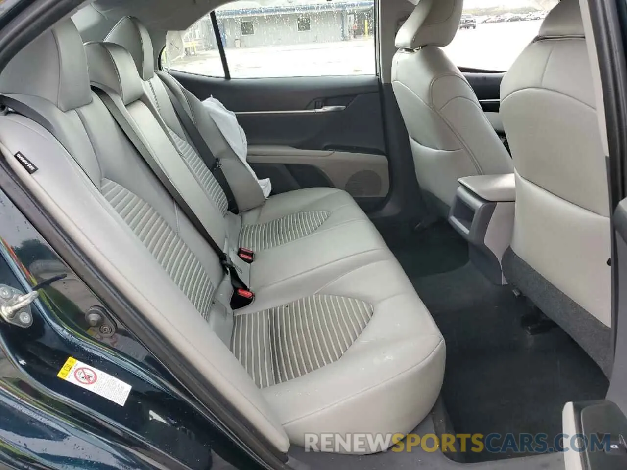 10 Photograph of a damaged car 4T1B11HK9KU718297 TOYOTA CAMRY 2019