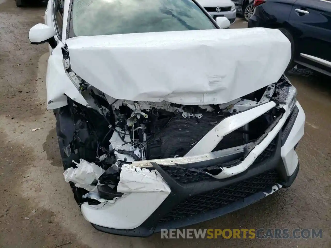 9 Photograph of a damaged car 4T1B11HK9KU735813 TOYOTA CAMRY 2019