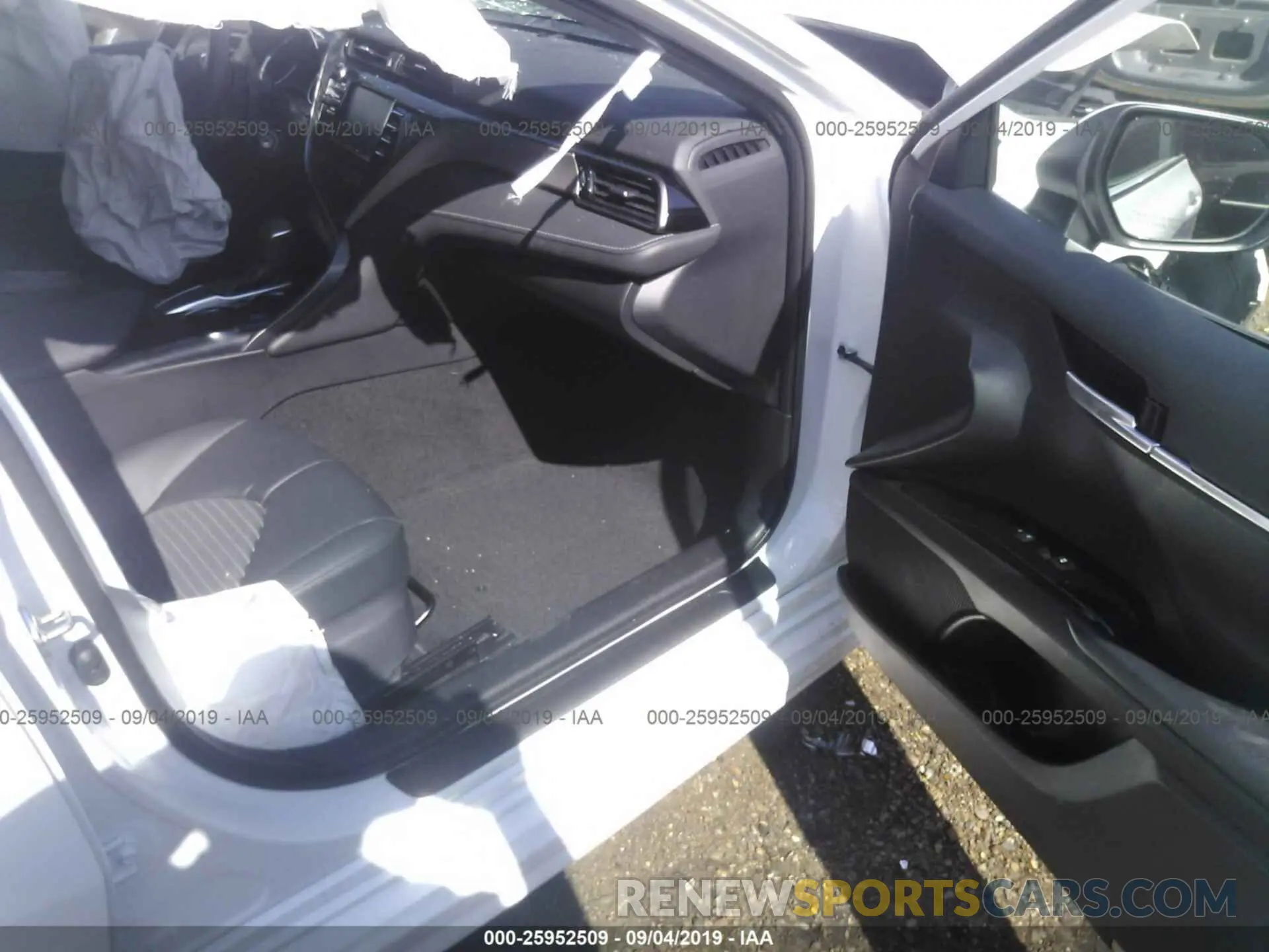 5 Photograph of a damaged car 4T1B11HK9KU736203 TOYOTA CAMRY 2019