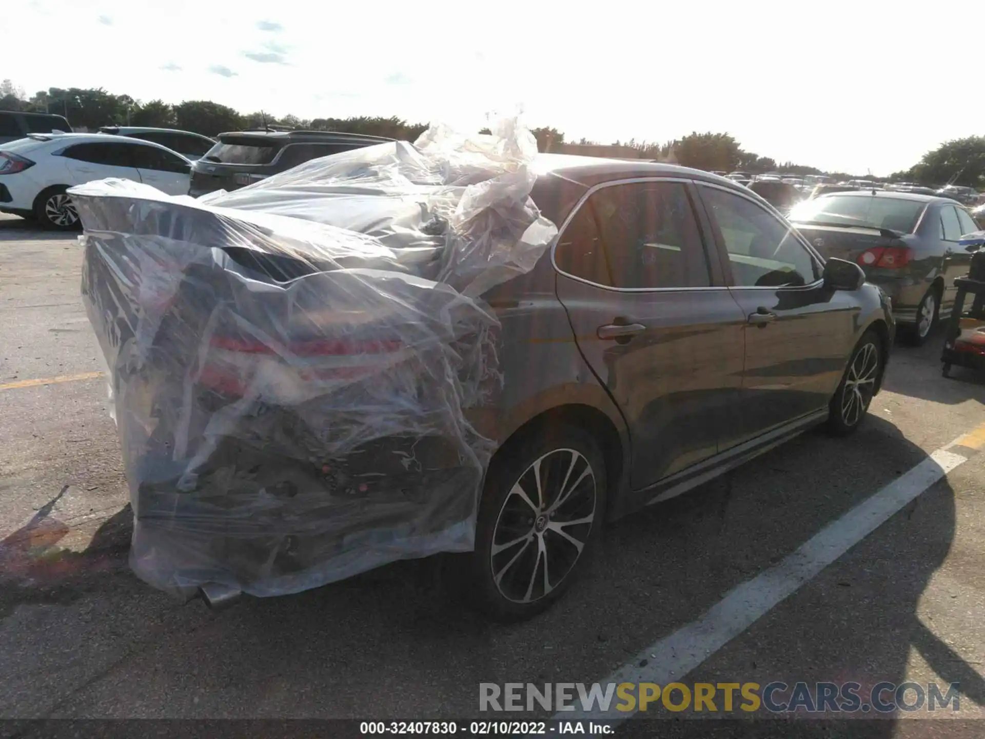 4 Photograph of a damaged car 4T1B11HK9KU738324 TOYOTA CAMRY 2019