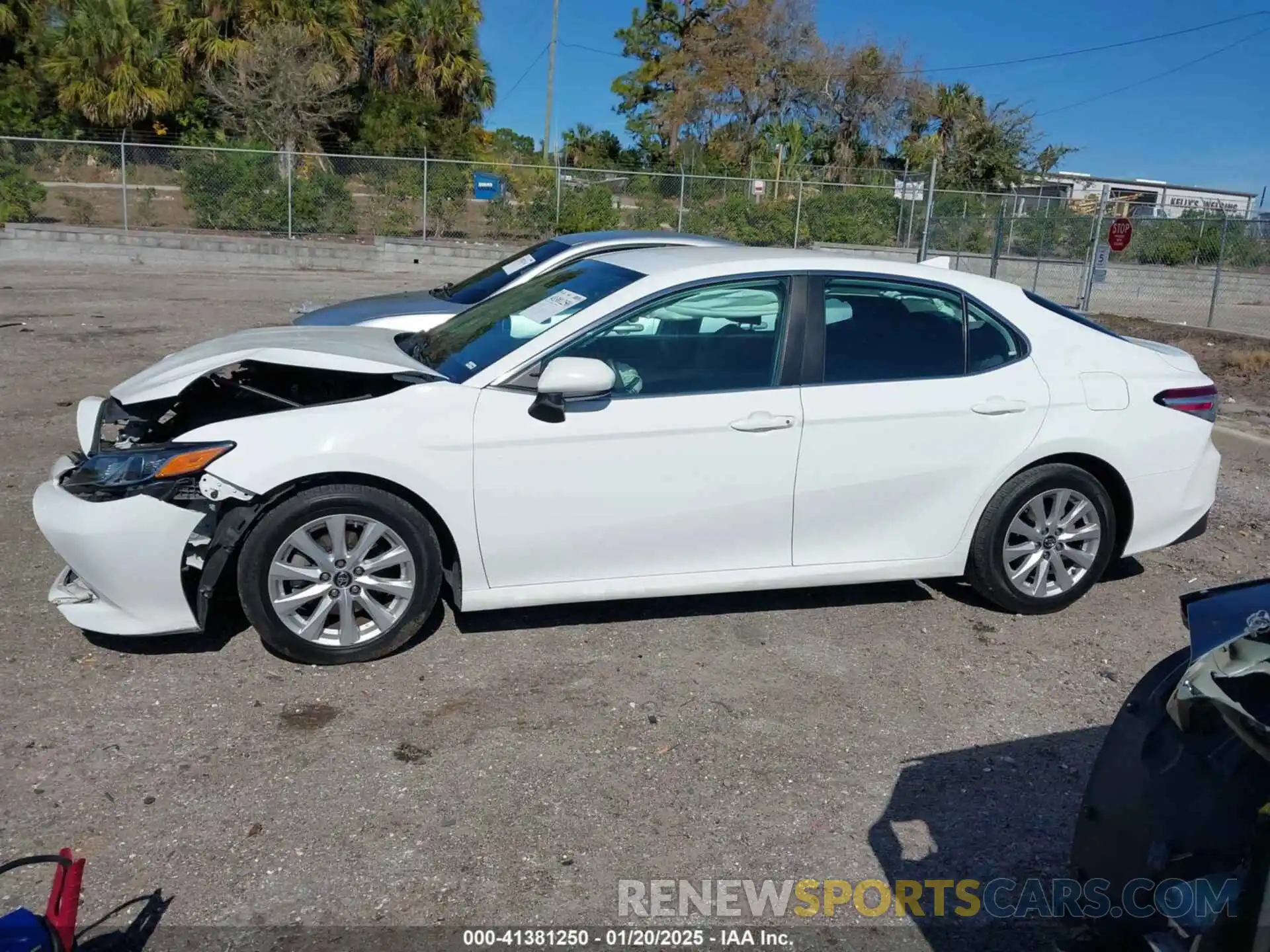 14 Photograph of a damaged car 4T1B11HK9KU758766 TOYOTA CAMRY 2019