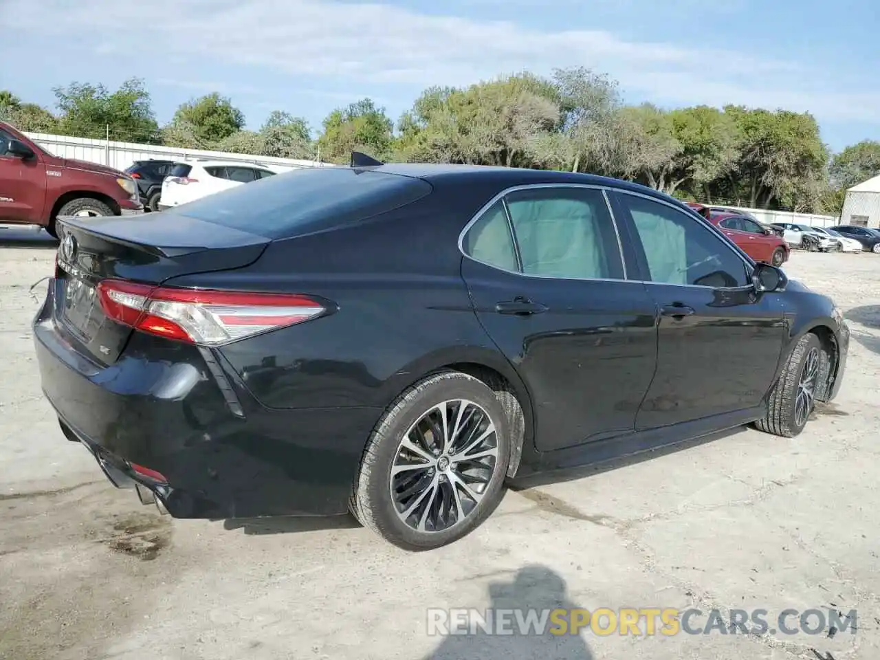 3 Photograph of a damaged car 4T1B11HK9KU763062 TOYOTA CAMRY 2019