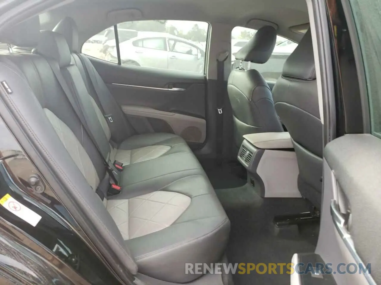 10 Photograph of a damaged car 4T1B11HK9KU767399 TOYOTA CAMRY 2019