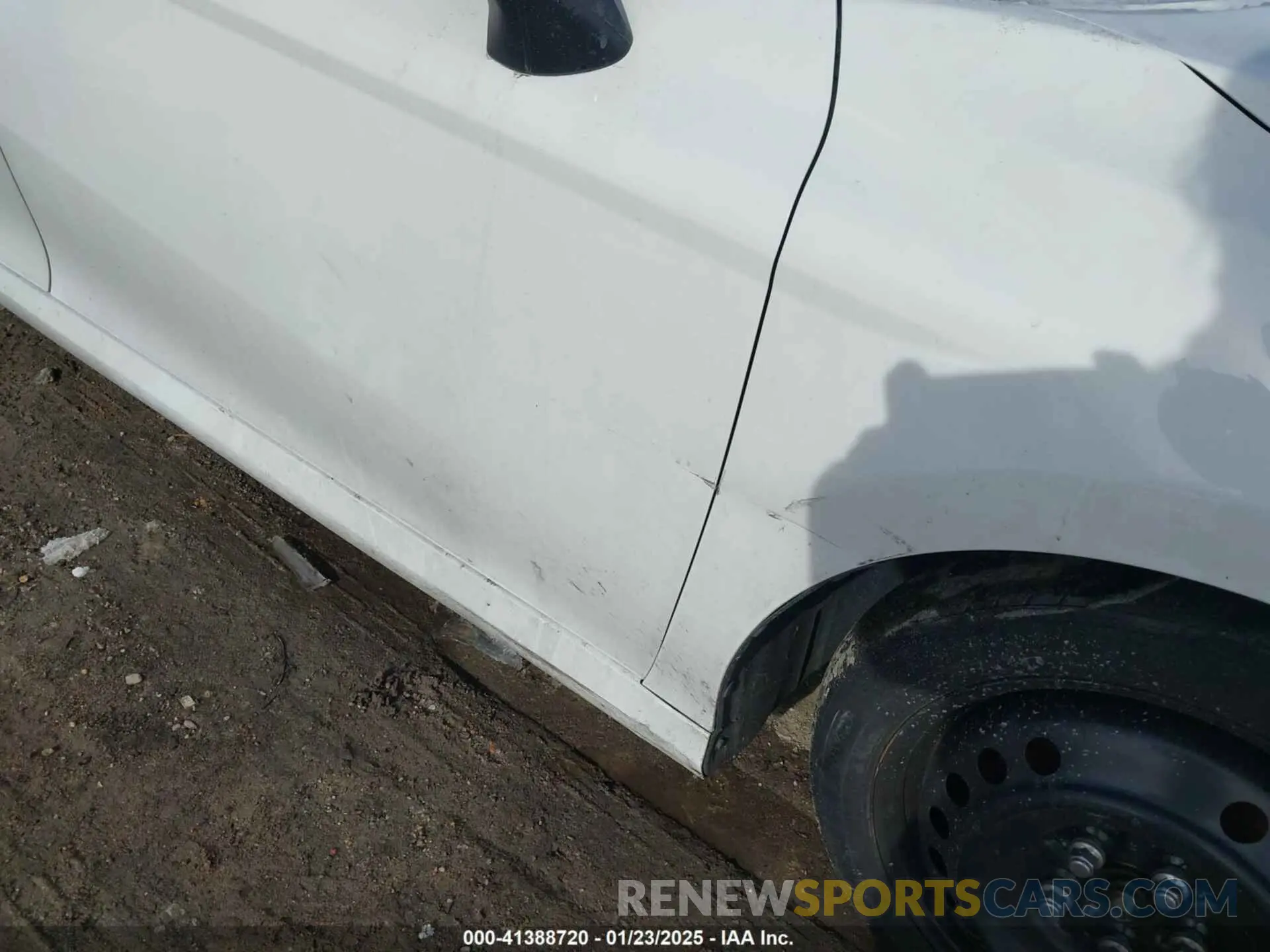 18 Photograph of a damaged car 4T1B11HK9KU773784 TOYOTA CAMRY 2019