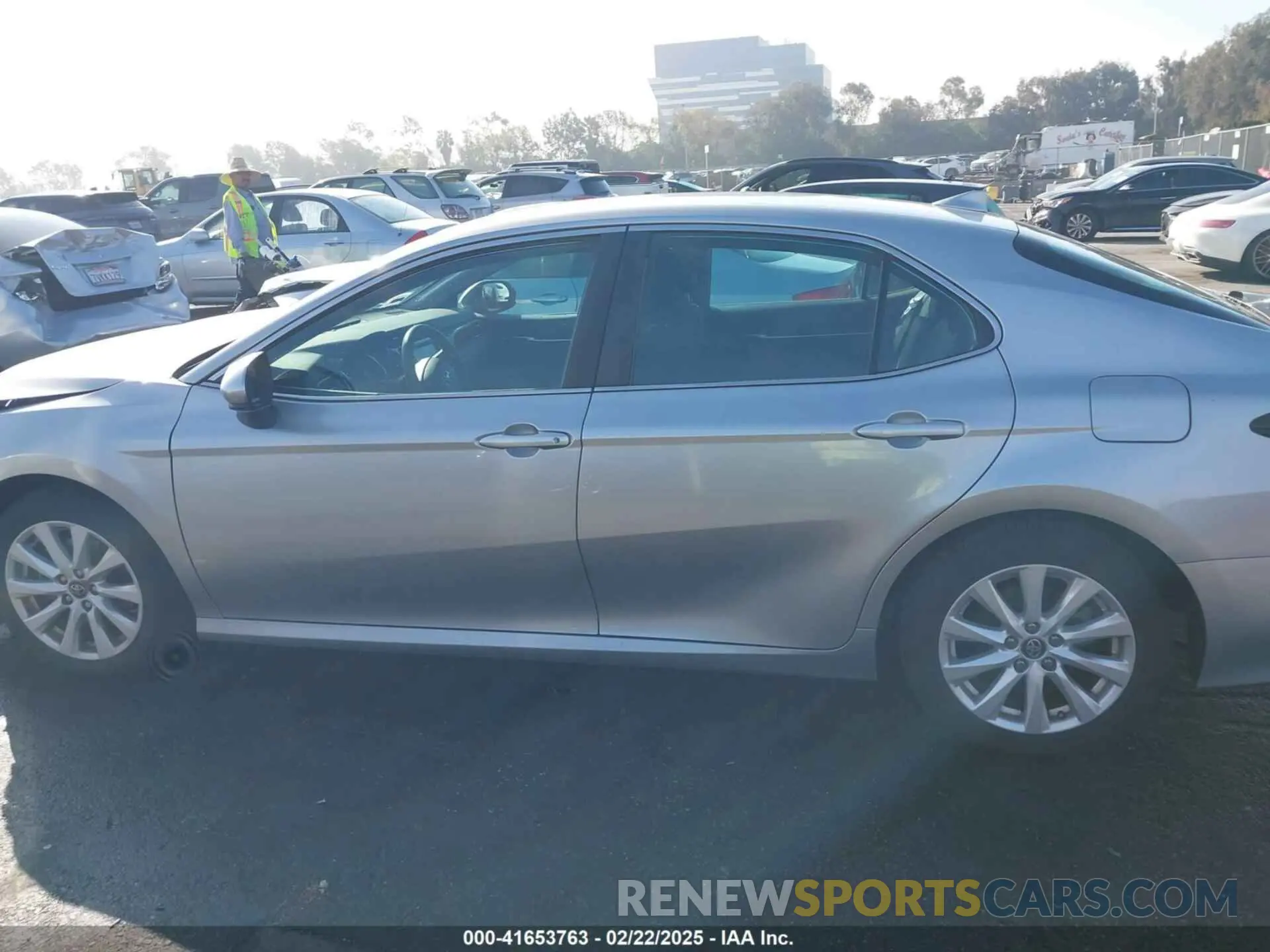 14 Photograph of a damaged car 4T1B11HK9KU782615 TOYOTA CAMRY 2019