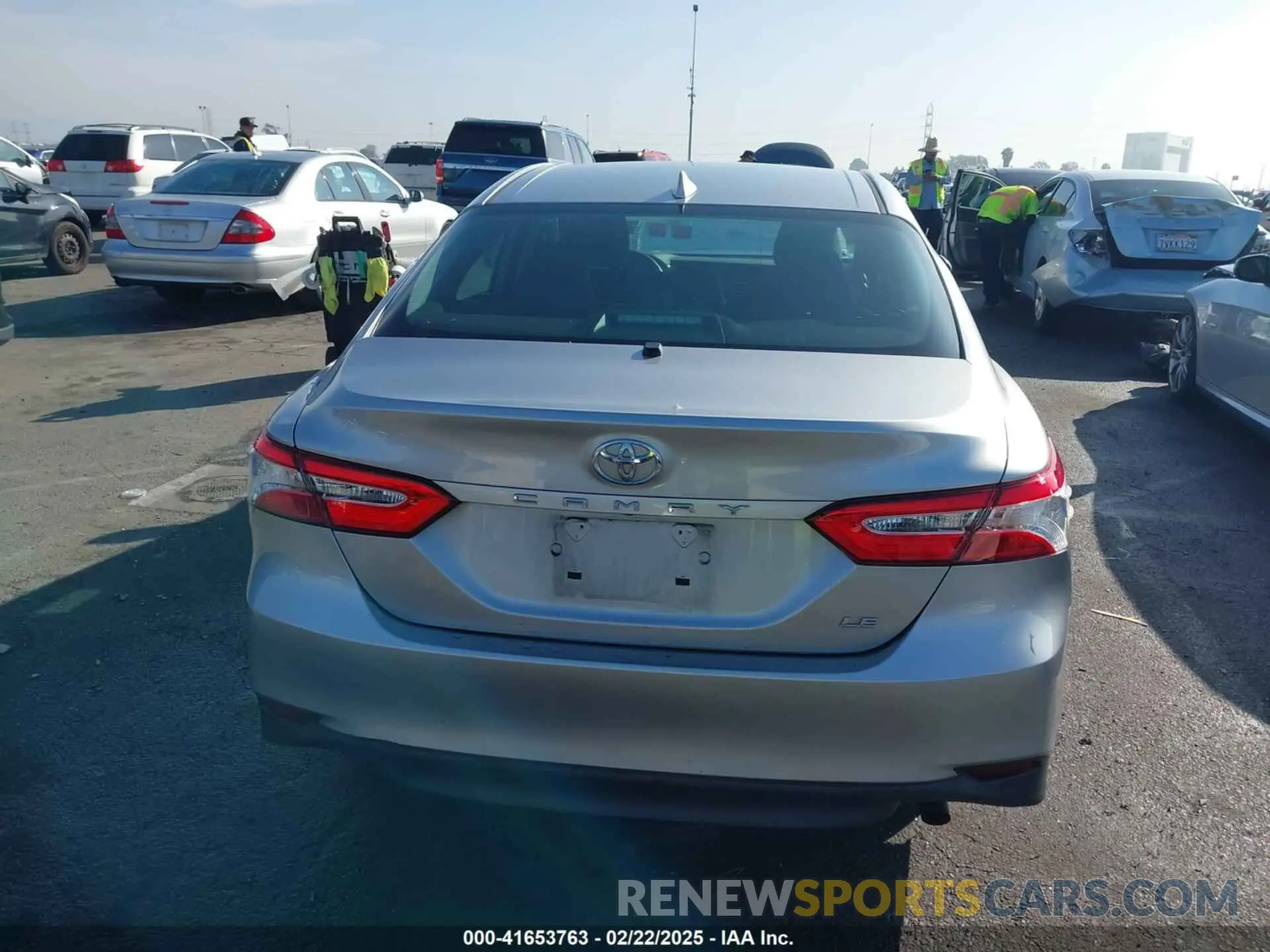 16 Photograph of a damaged car 4T1B11HK9KU782615 TOYOTA CAMRY 2019