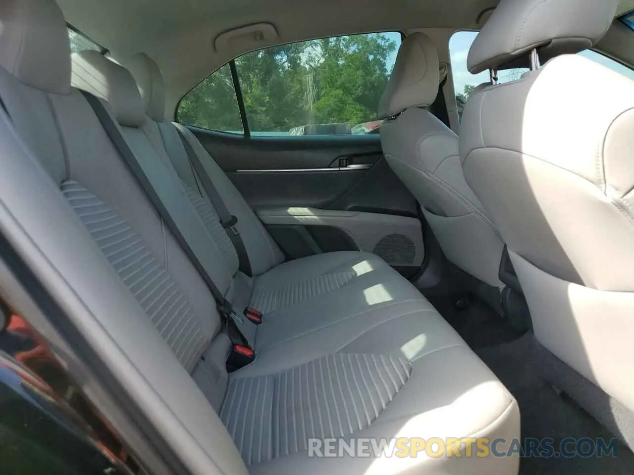 10 Photograph of a damaged car 4T1B11HK9KU784445 TOYOTA CAMRY 2019