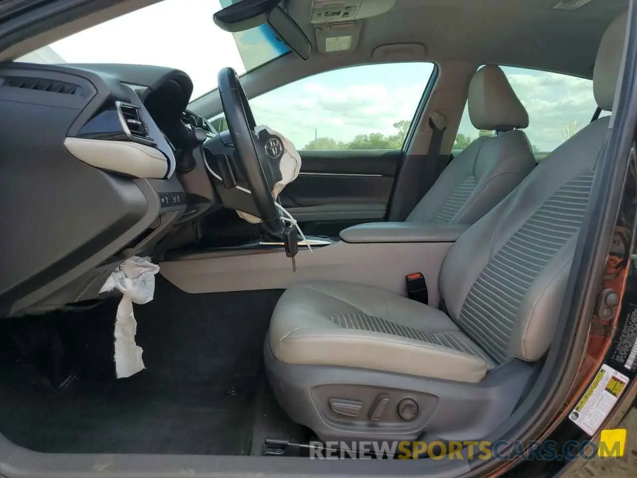 7 Photograph of a damaged car 4T1B11HK9KU784445 TOYOTA CAMRY 2019
