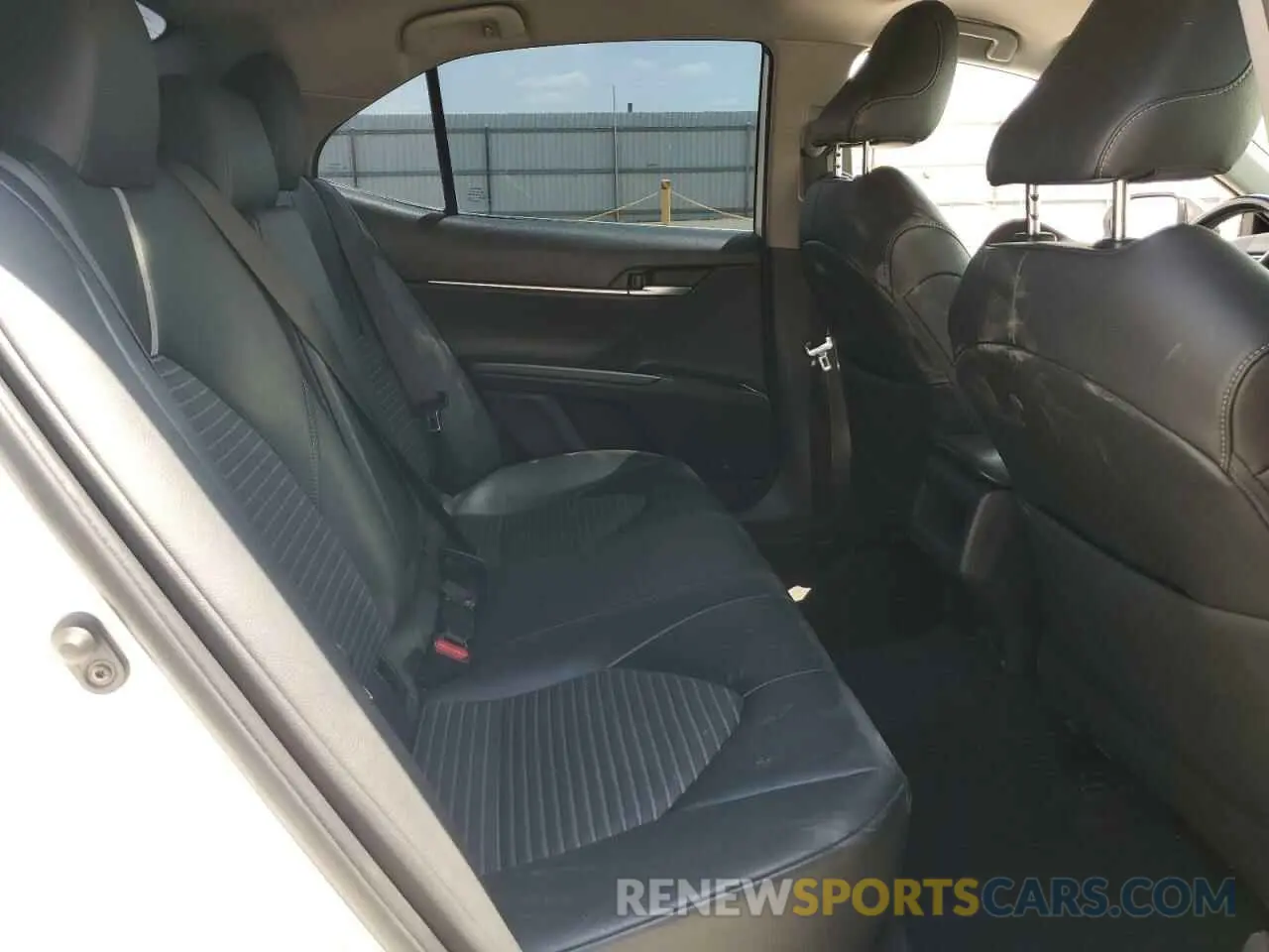 10 Photograph of a damaged car 4T1B11HK9KU789239 TOYOTA CAMRY 2019