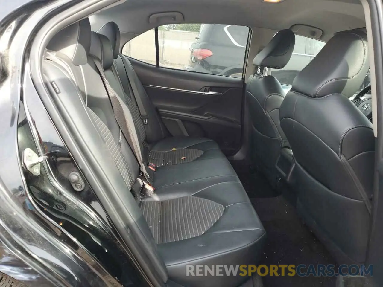 10 Photograph of a damaged car 4T1B11HK9KU791735 TOYOTA CAMRY 2019
