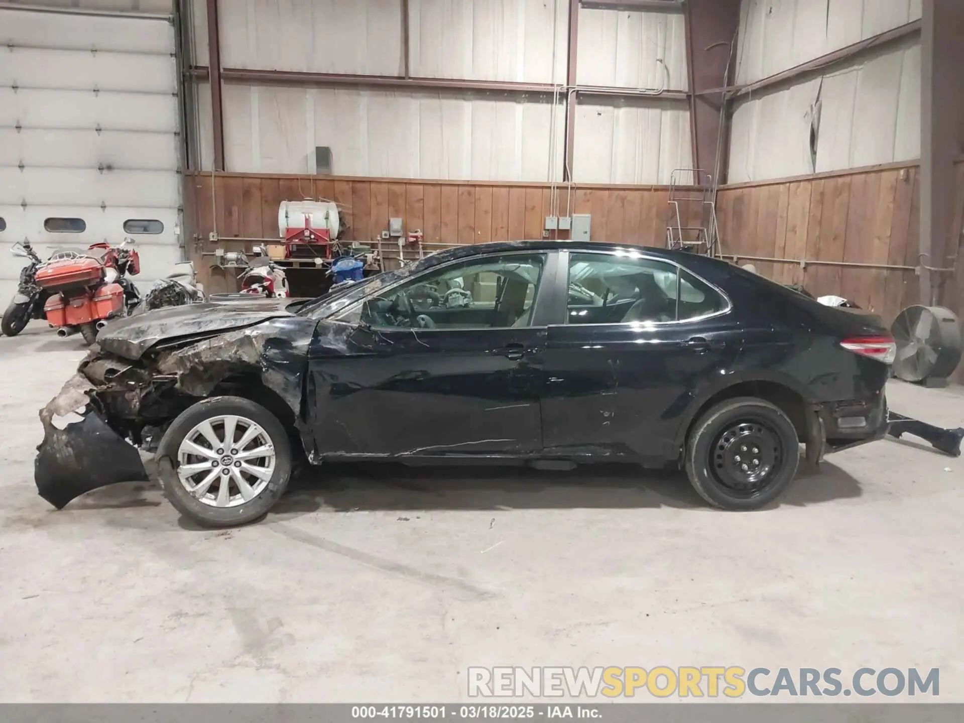 15 Photograph of a damaged car 4T1B11HK9KU799978 TOYOTA CAMRY 2019