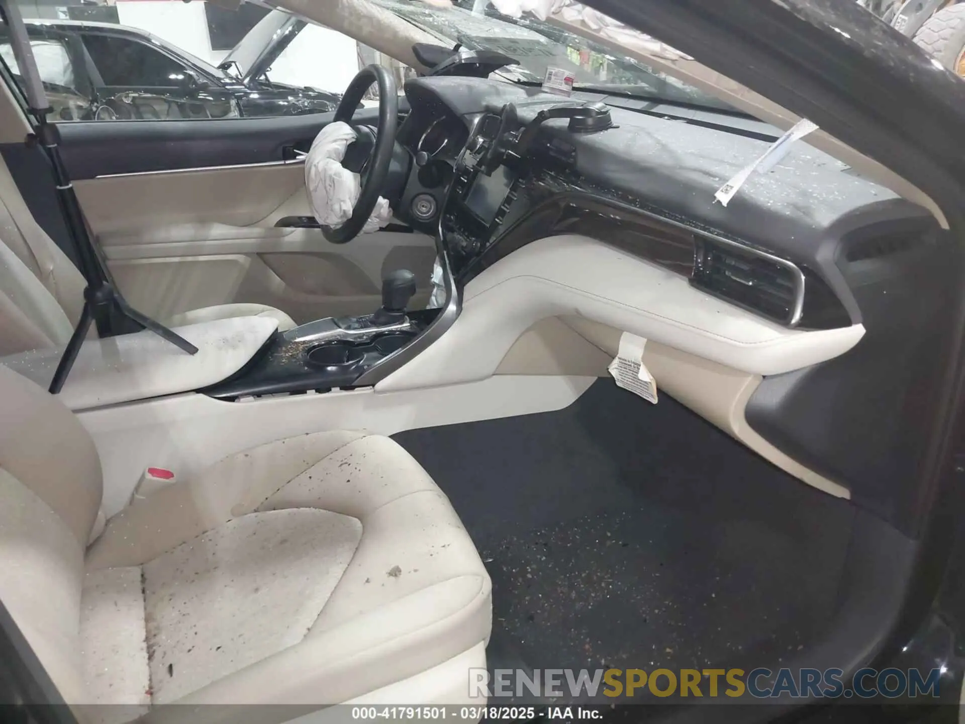 5 Photograph of a damaged car 4T1B11HK9KU799978 TOYOTA CAMRY 2019