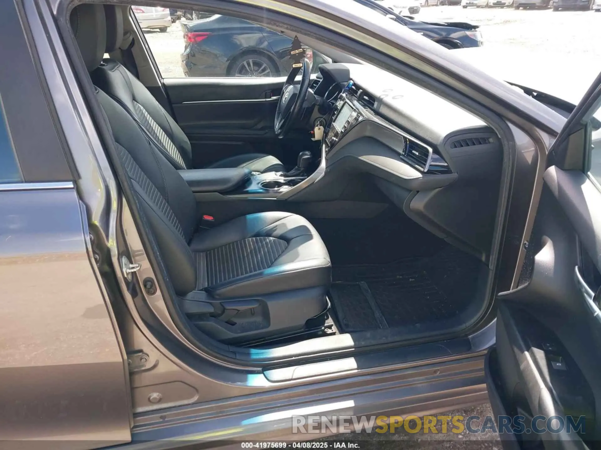5 Photograph of a damaged car 4T1B11HK9KU800580 TOYOTA CAMRY 2019