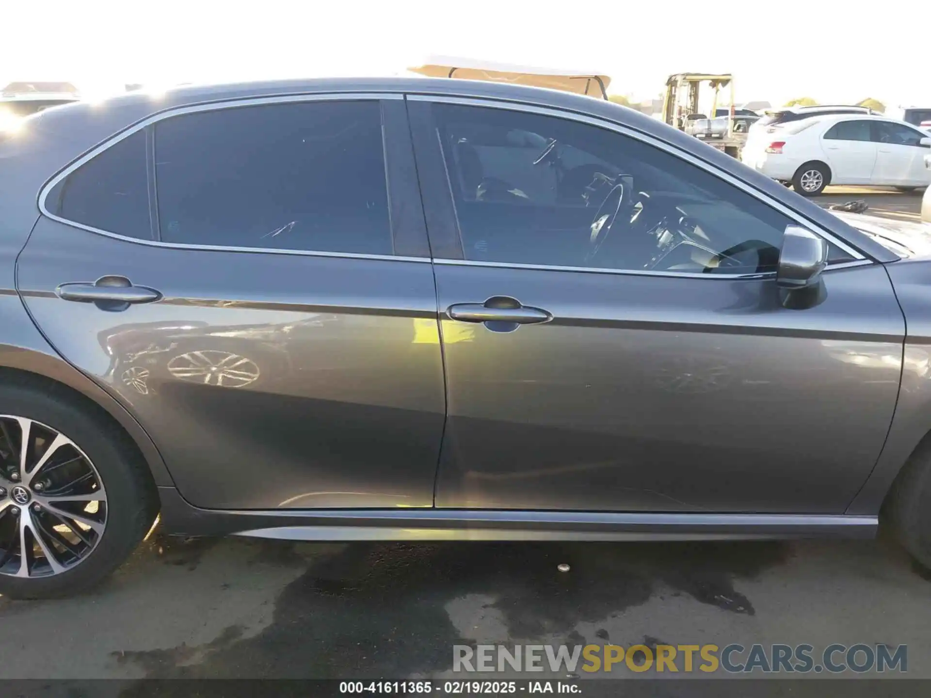 14 Photograph of a damaged car 4T1B11HK9KU801969 TOYOTA CAMRY 2019