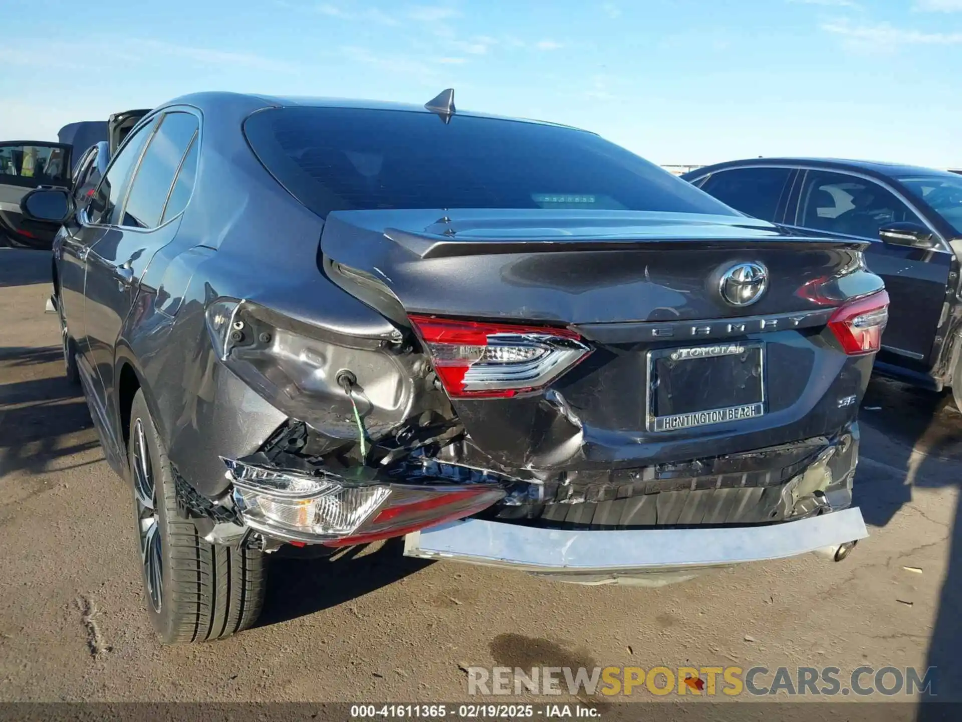 6 Photograph of a damaged car 4T1B11HK9KU801969 TOYOTA CAMRY 2019