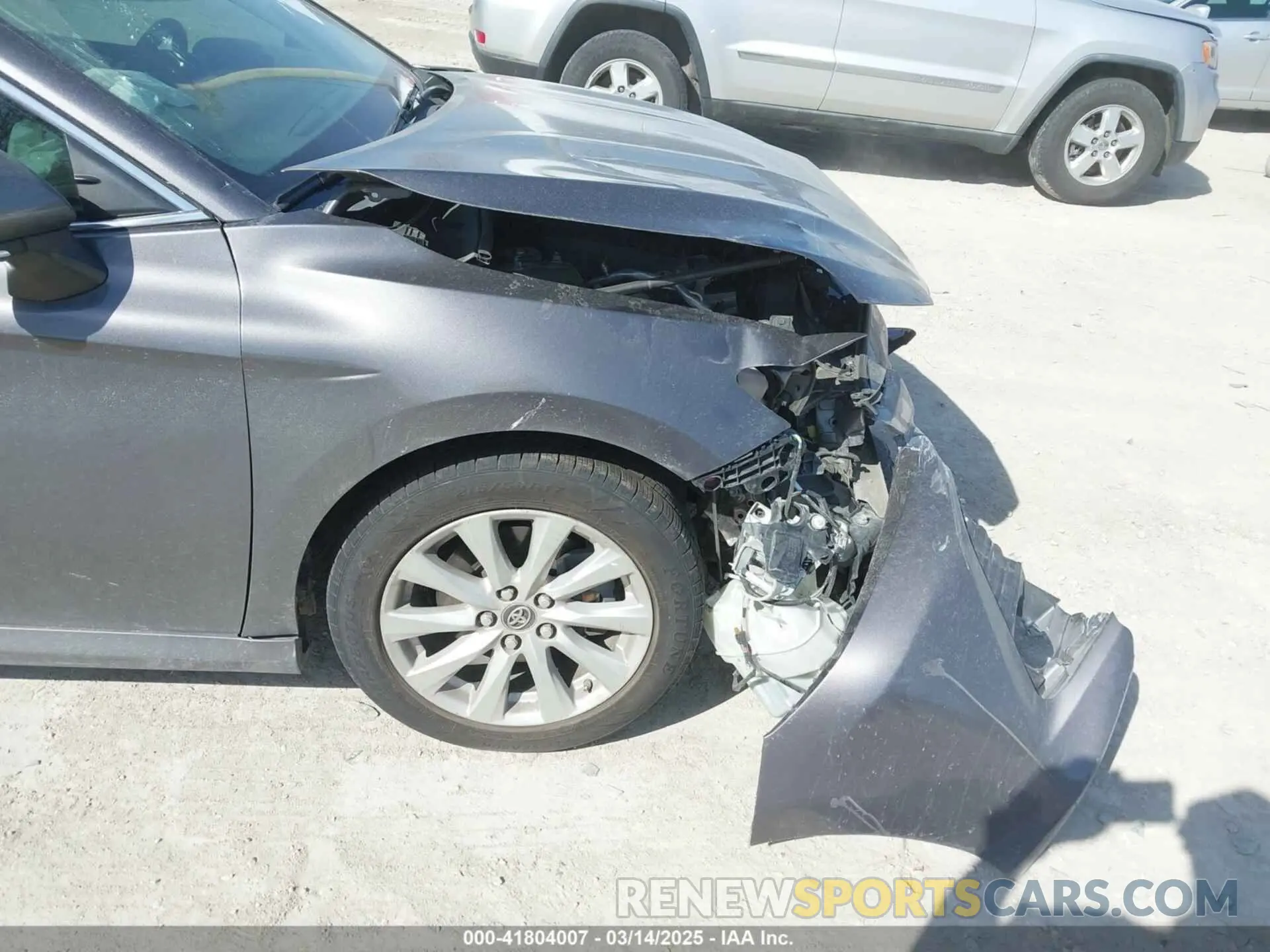18 Photograph of a damaged car 4T1B11HK9KU810347 TOYOTA CAMRY 2019