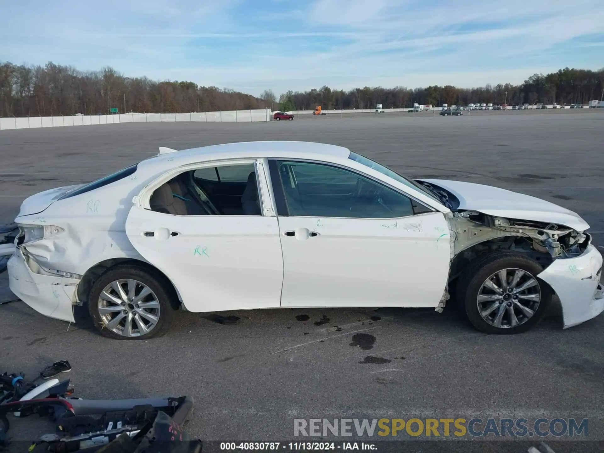 14 Photograph of a damaged car 4T1B11HK9KU826984 TOYOTA CAMRY 2019
