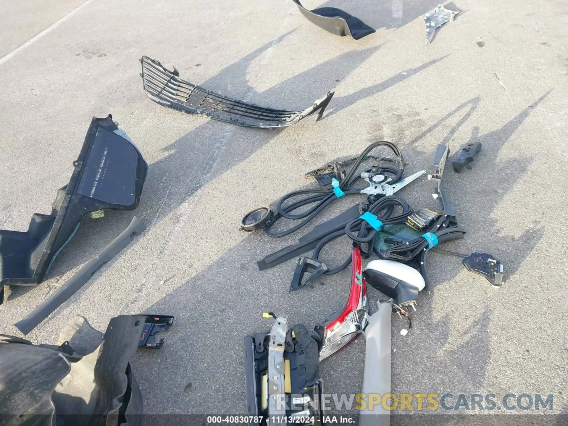 18 Photograph of a damaged car 4T1B11HK9KU826984 TOYOTA CAMRY 2019