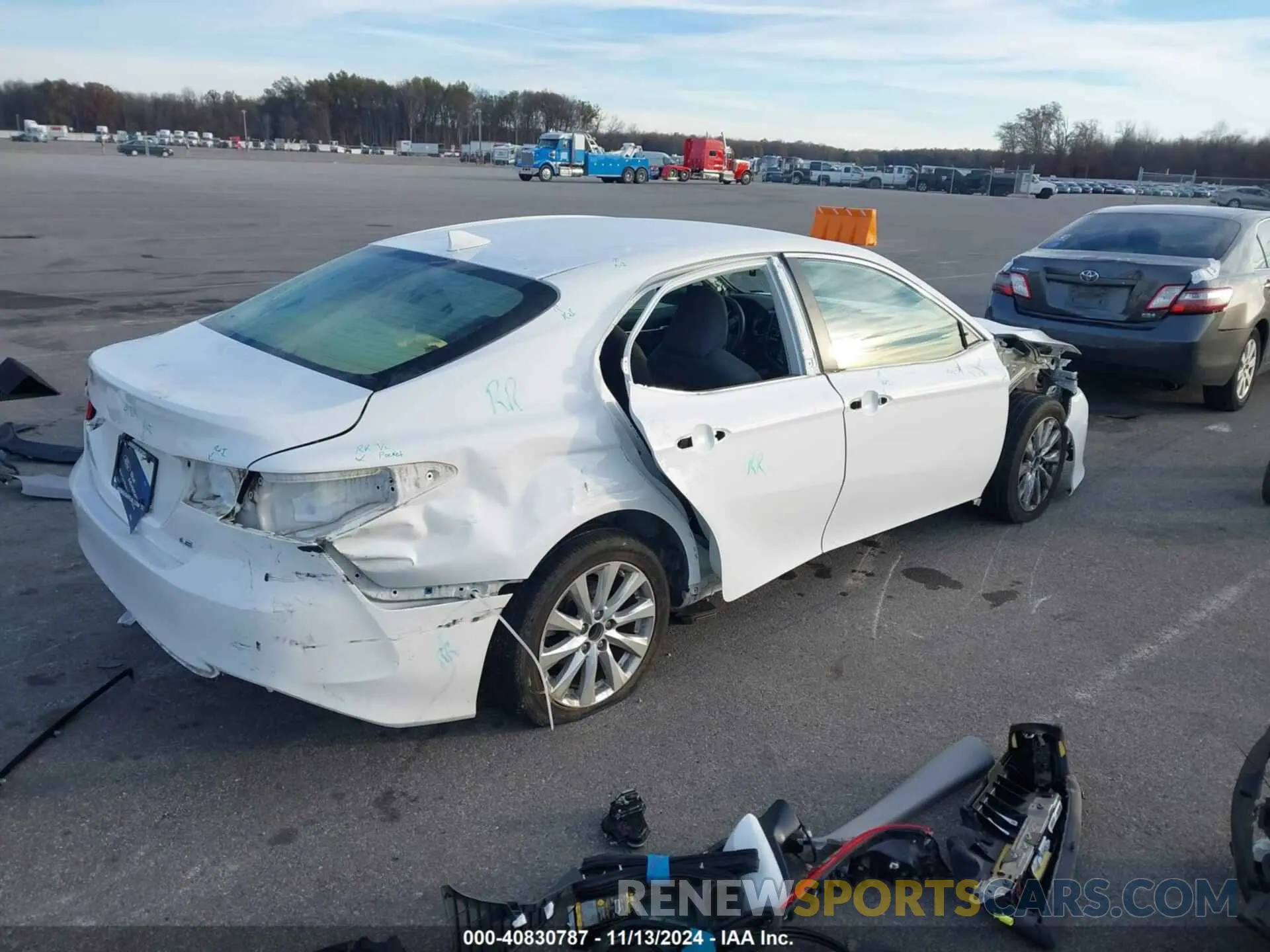 4 Photograph of a damaged car 4T1B11HK9KU826984 TOYOTA CAMRY 2019
