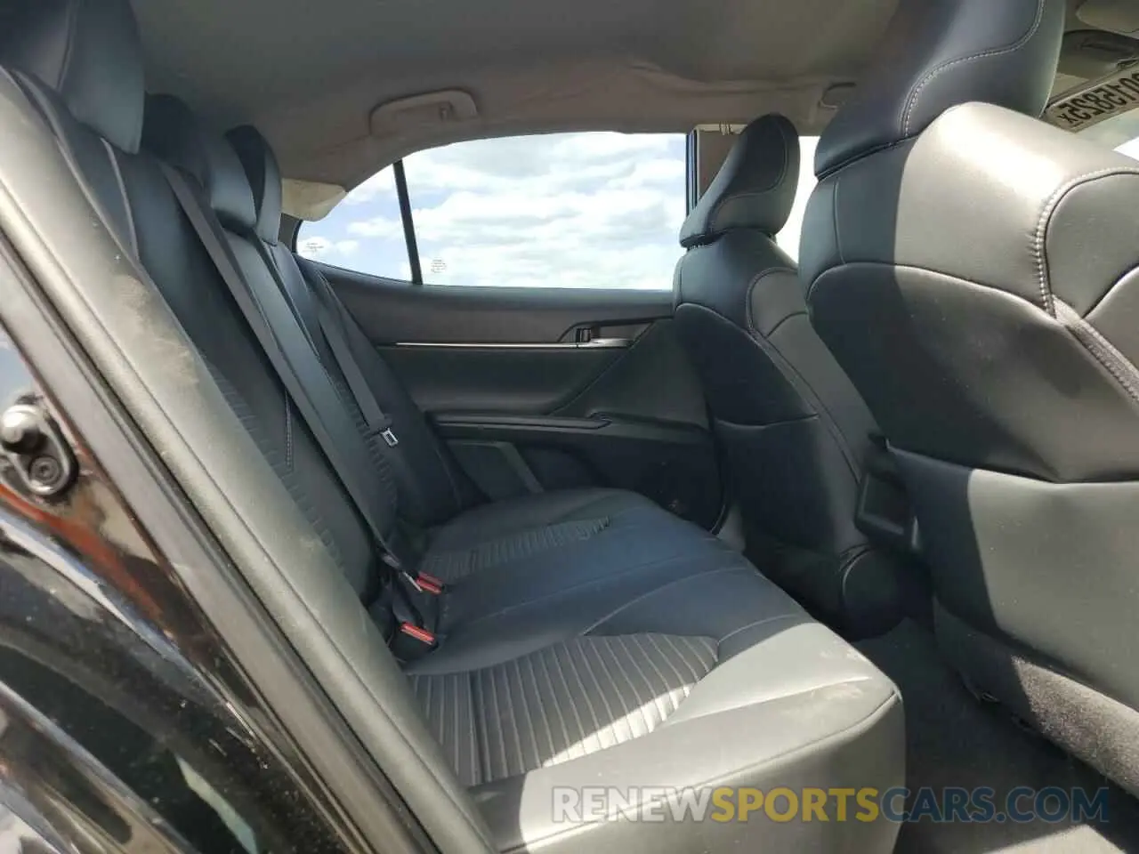 10 Photograph of a damaged car 4T1B11HK9KU840139 TOYOTA CAMRY 2019
