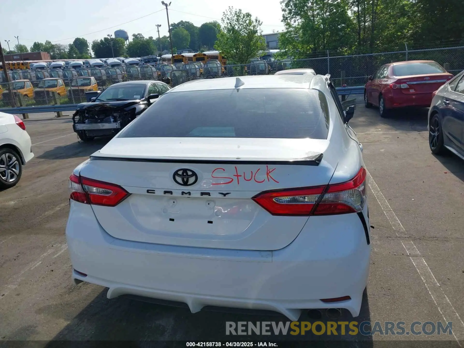 15 Photograph of a damaged car 4T1B11HK9KU842909 TOYOTA CAMRY 2019