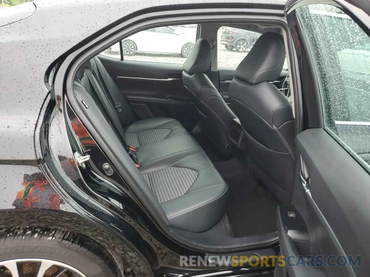 10 Photograph of a damaged car 4T1B11HK9KU846149 TOYOTA CAMRY 2019