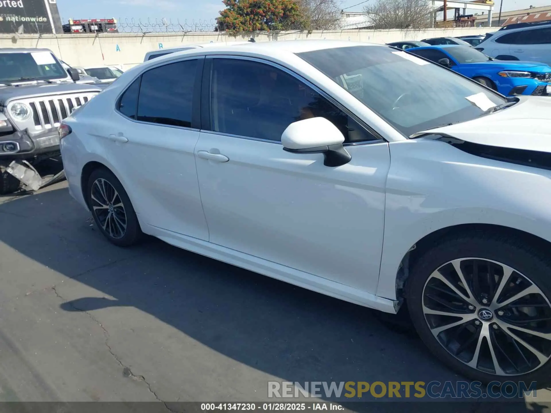14 Photograph of a damaged car 4T1B11HK9KU846541 TOYOTA CAMRY 2019