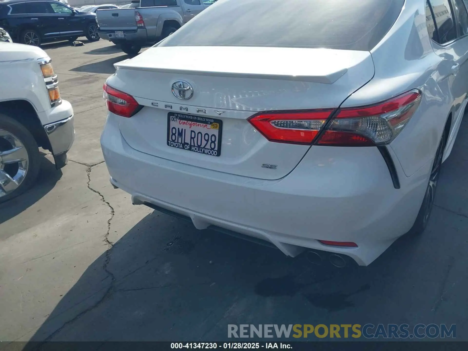 17 Photograph of a damaged car 4T1B11HK9KU846541 TOYOTA CAMRY 2019