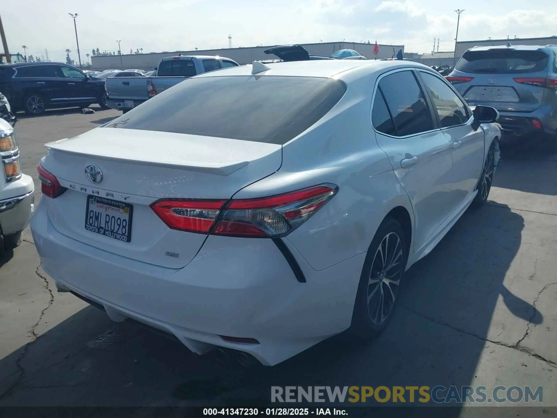 4 Photograph of a damaged car 4T1B11HK9KU846541 TOYOTA CAMRY 2019
