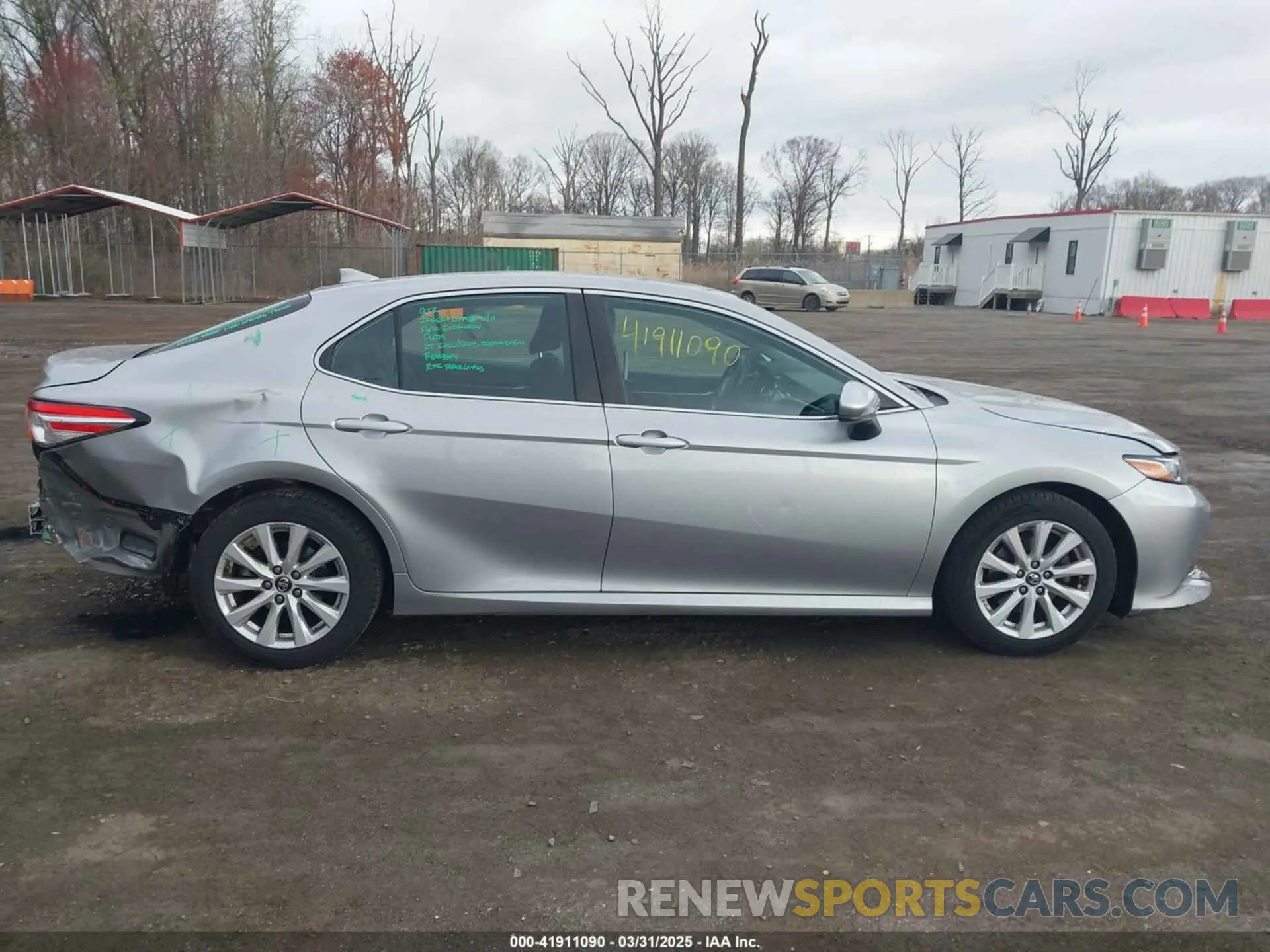 13 Photograph of a damaged car 4T1B11HK9KU851075 TOYOTA CAMRY 2019