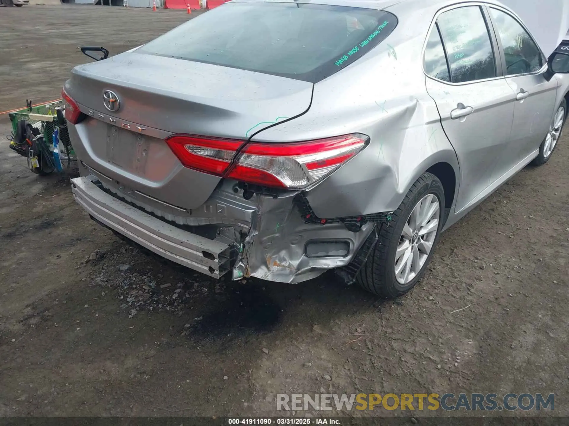 6 Photograph of a damaged car 4T1B11HK9KU851075 TOYOTA CAMRY 2019