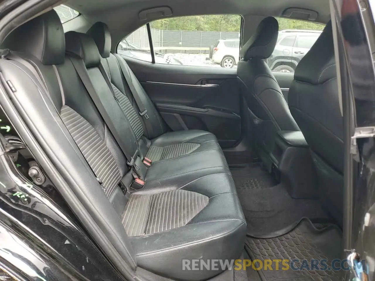 10 Photograph of a damaged car 4T1B11HK9KU851500 TOYOTA CAMRY 2019