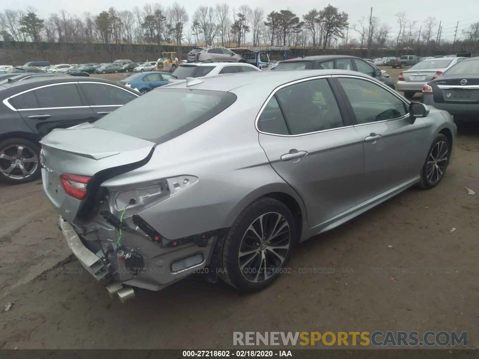 4 Photograph of a damaged car 4T1B11HKXKU160377 TOYOTA CAMRY 2019