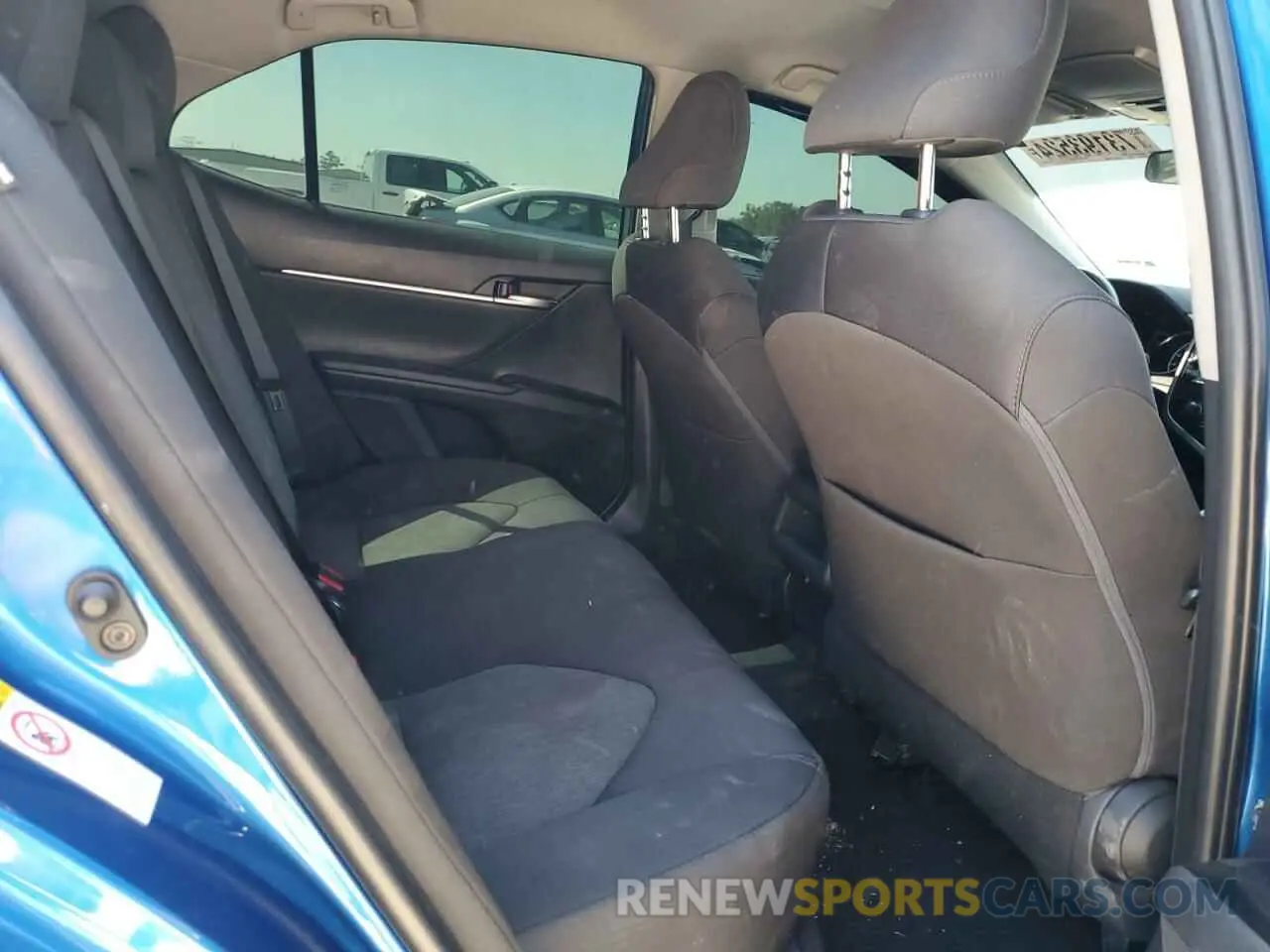 10 Photograph of a damaged car 4T1B11HKXKU163280 TOYOTA CAMRY 2019
