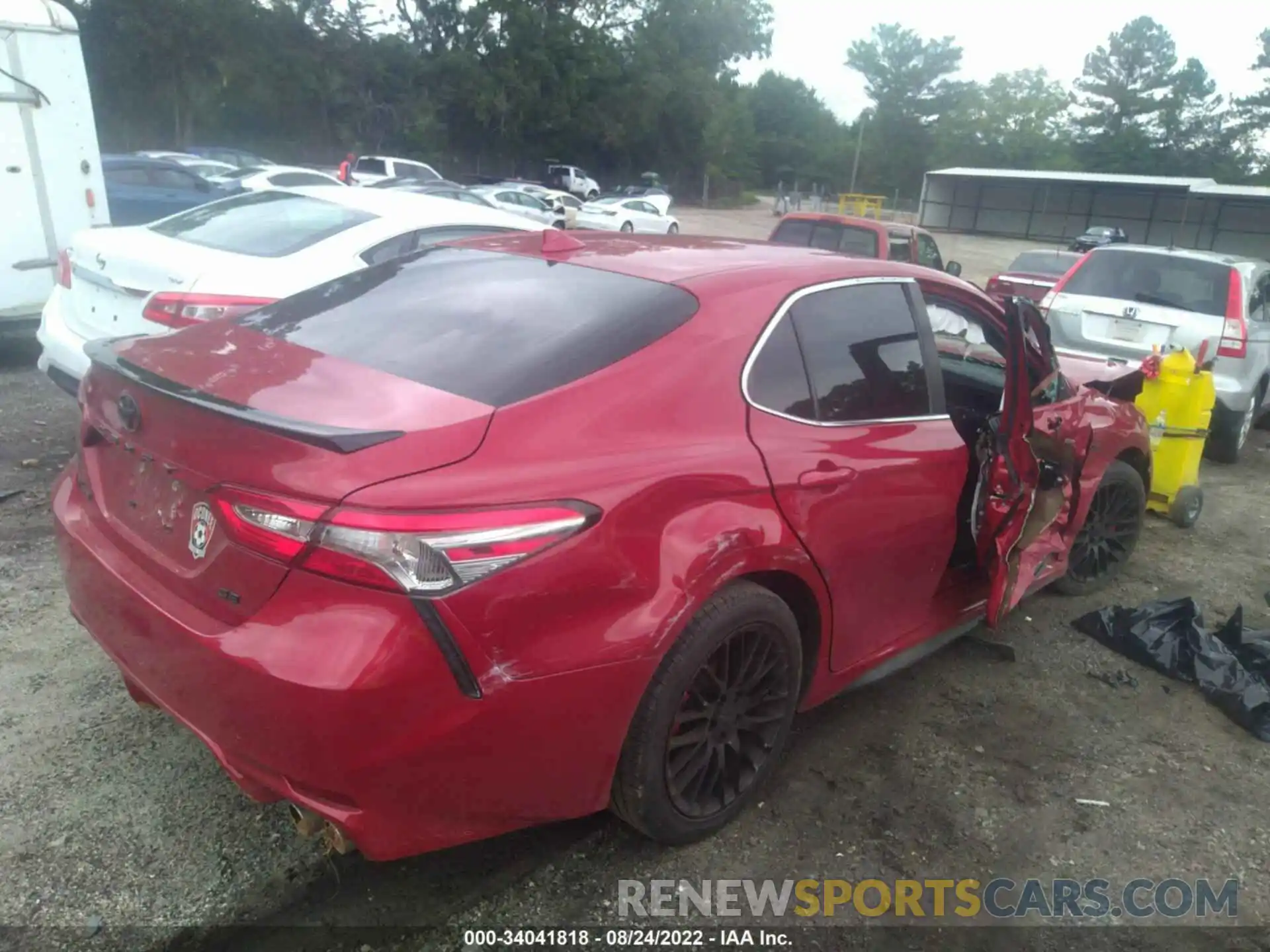 4 Photograph of a damaged car 4T1B11HKXKU166308 TOYOTA CAMRY 2019