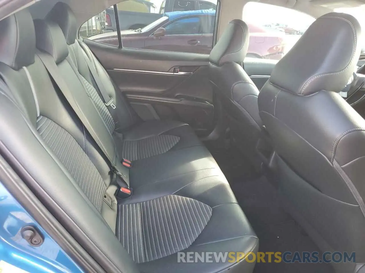10 Photograph of a damaged car 4T1B11HKXKU168351 TOYOTA CAMRY 2019