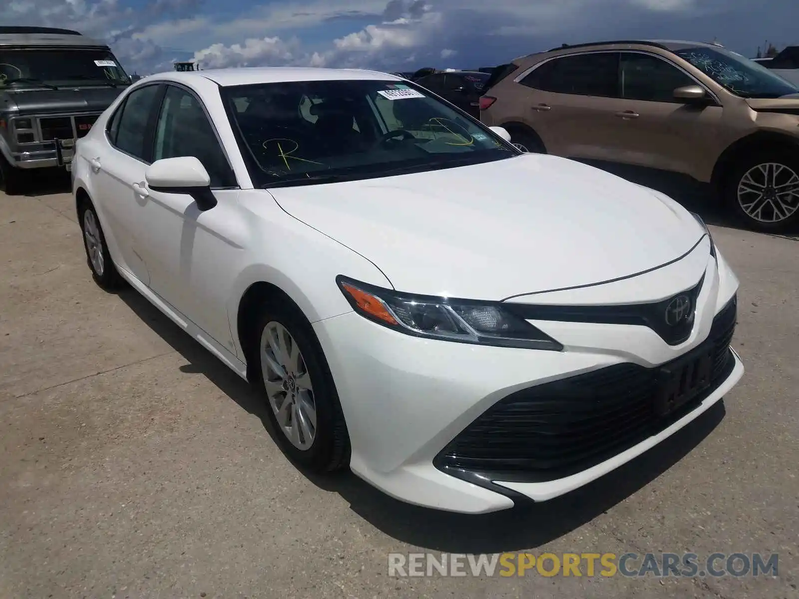 1 Photograph of a damaged car 4T1B11HKXKU168964 TOYOTA CAMRY 2019