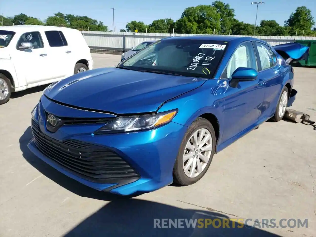 2 Photograph of a damaged car 4T1B11HKXKU169757 TOYOTA CAMRY 2019