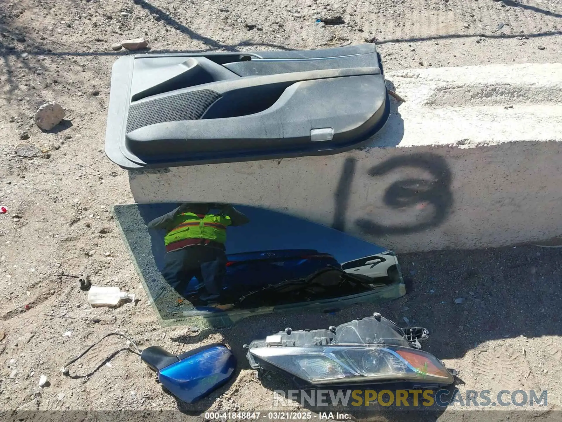 12 Photograph of a damaged car 4T1B11HKXKU173212 TOYOTA CAMRY 2019