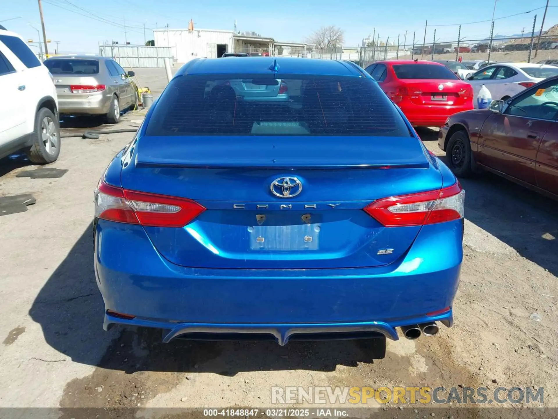 17 Photograph of a damaged car 4T1B11HKXKU173212 TOYOTA CAMRY 2019