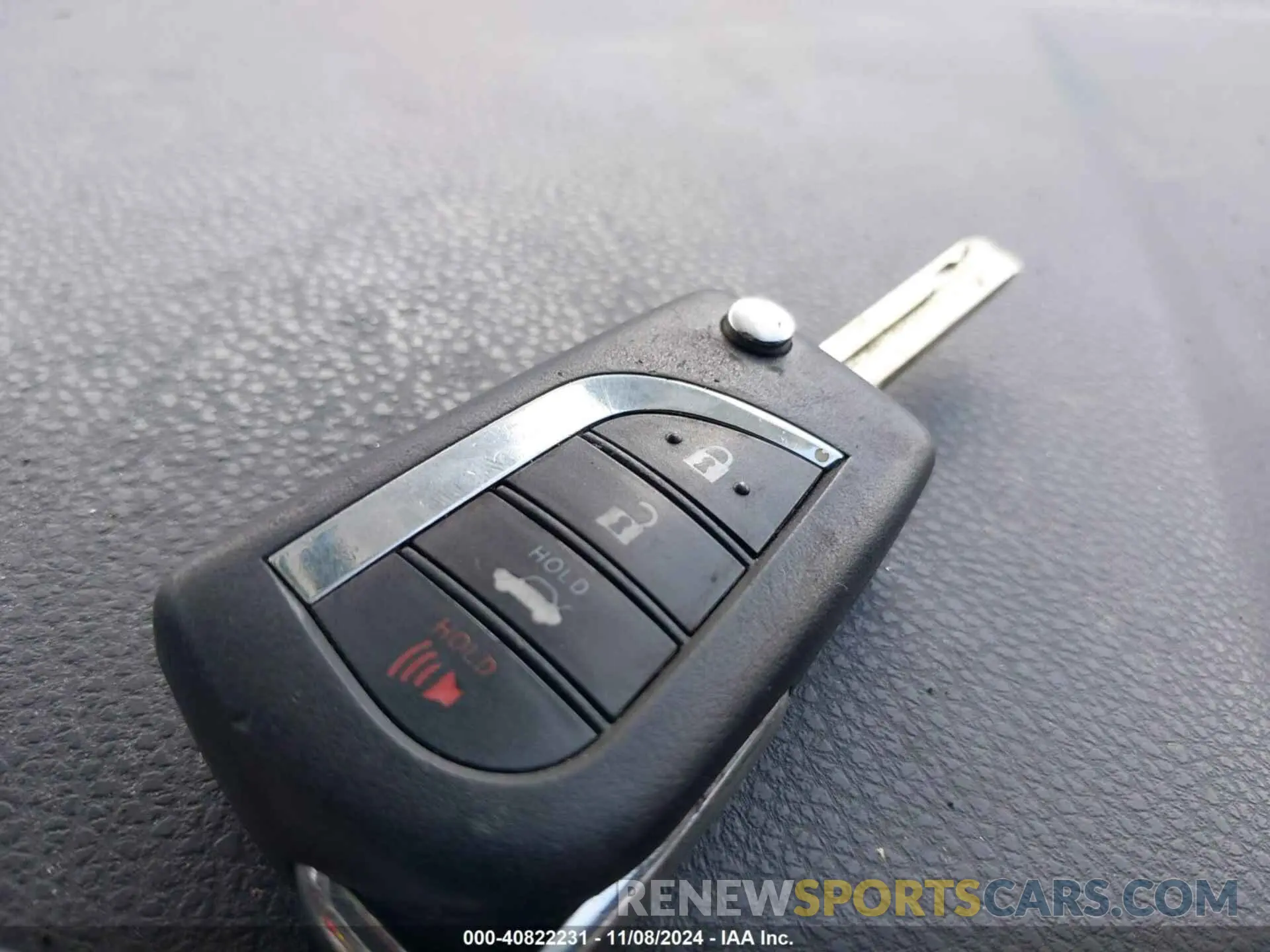 11 Photograph of a damaged car 4T1B11HKXKU174098 TOYOTA CAMRY 2019