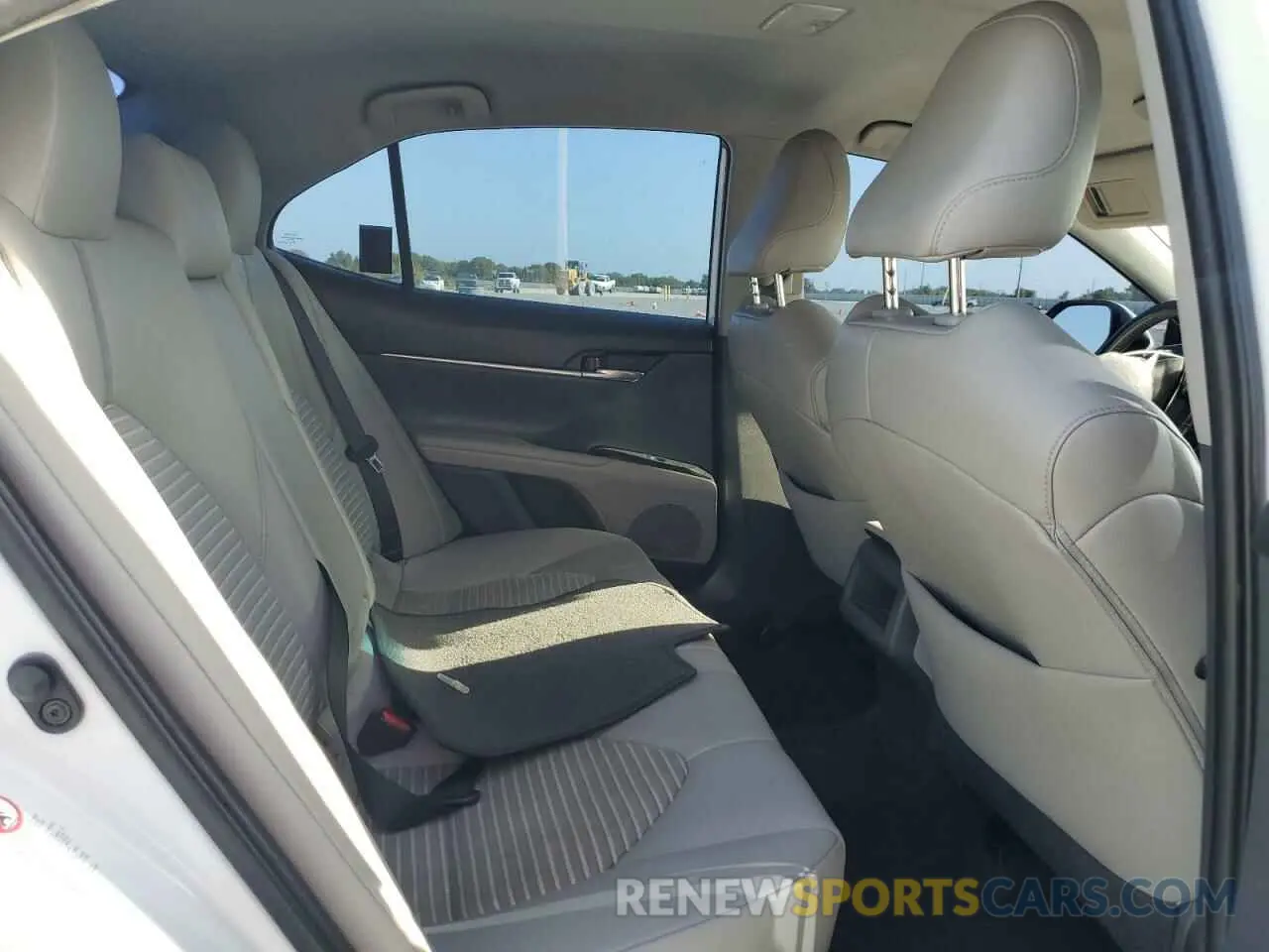 11 Photograph of a damaged car 4T1B11HKXKU174487 TOYOTA CAMRY 2019