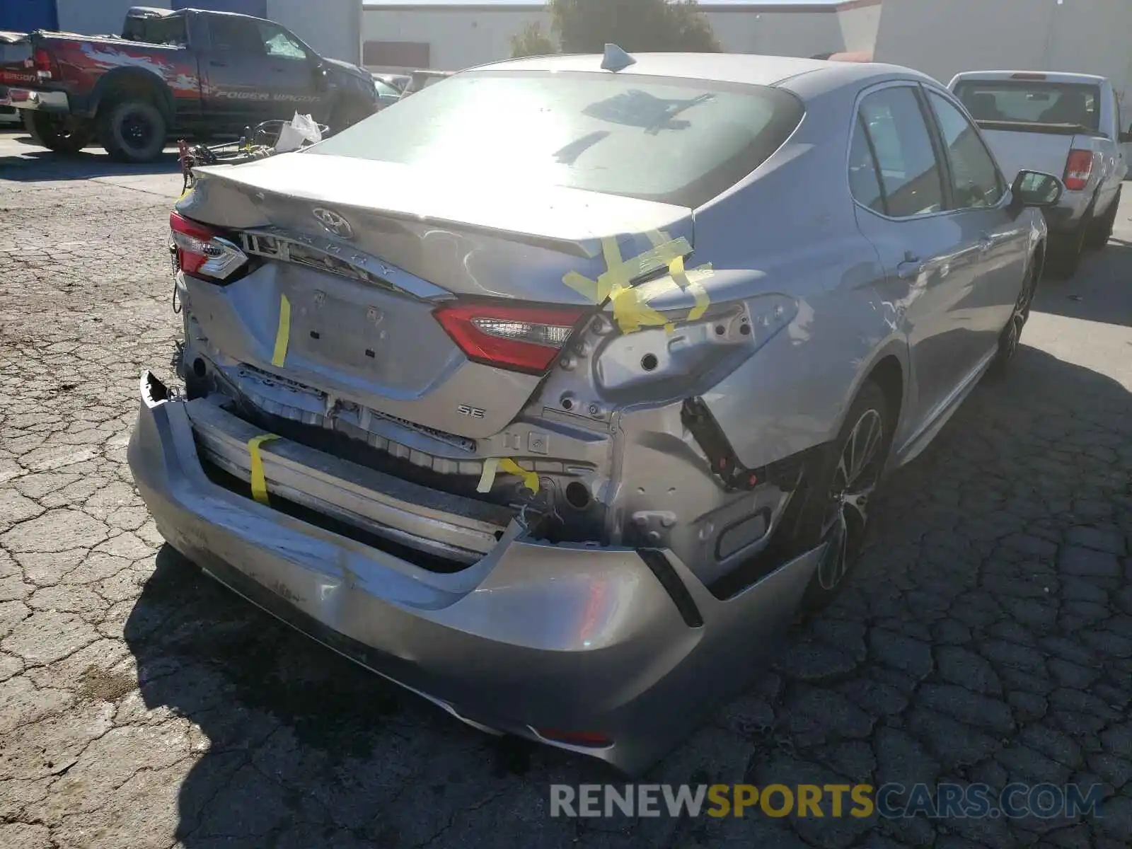 4 Photograph of a damaged car 4T1B11HKXKU174540 TOYOTA CAMRY 2019