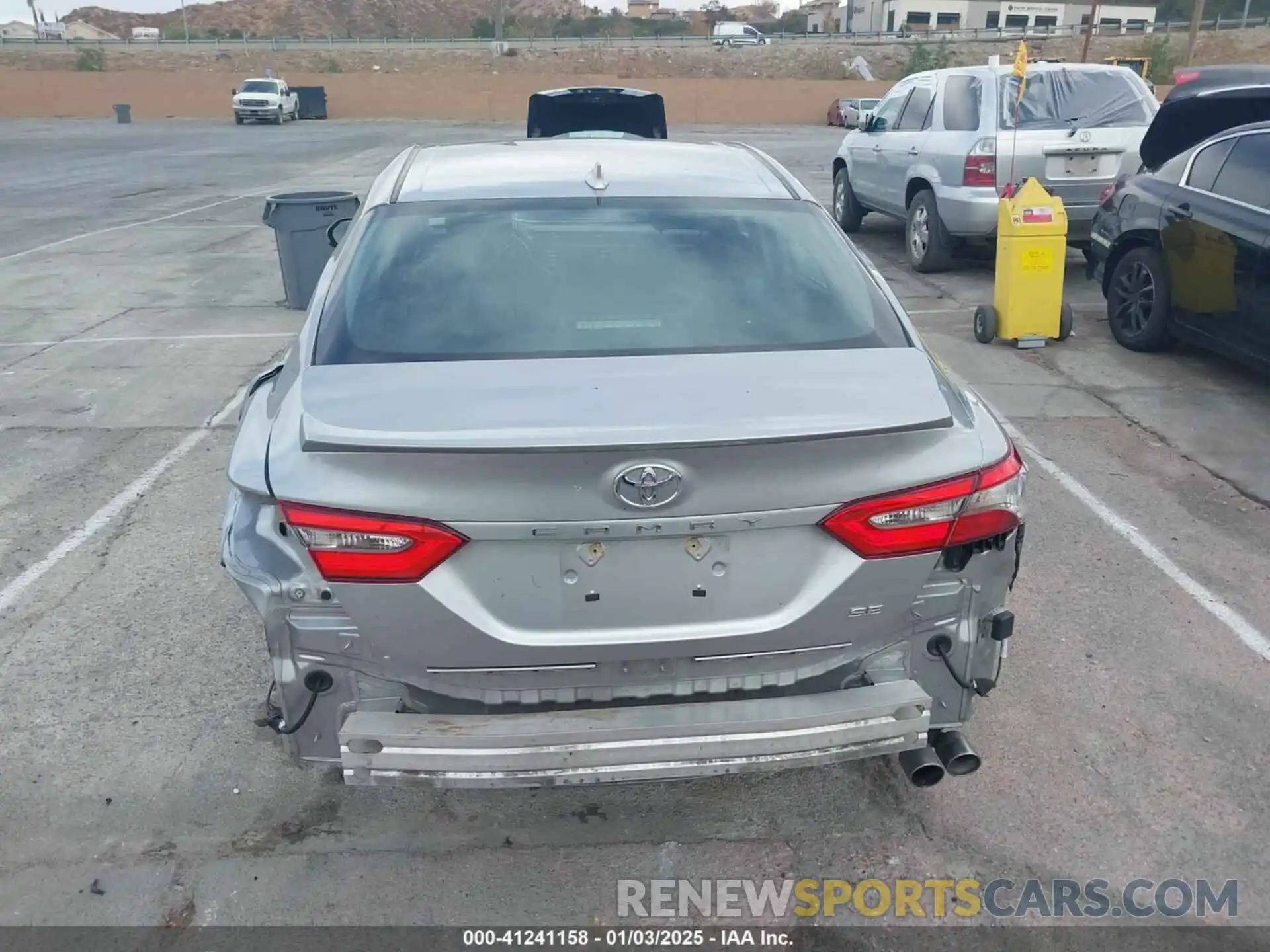 17 Photograph of a damaged car 4T1B11HKXKU181844 TOYOTA CAMRY 2019