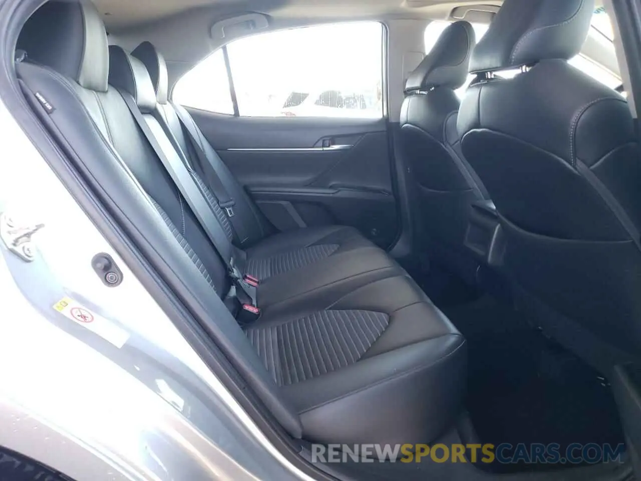 10 Photograph of a damaged car 4T1B11HKXKU184095 TOYOTA CAMRY 2019