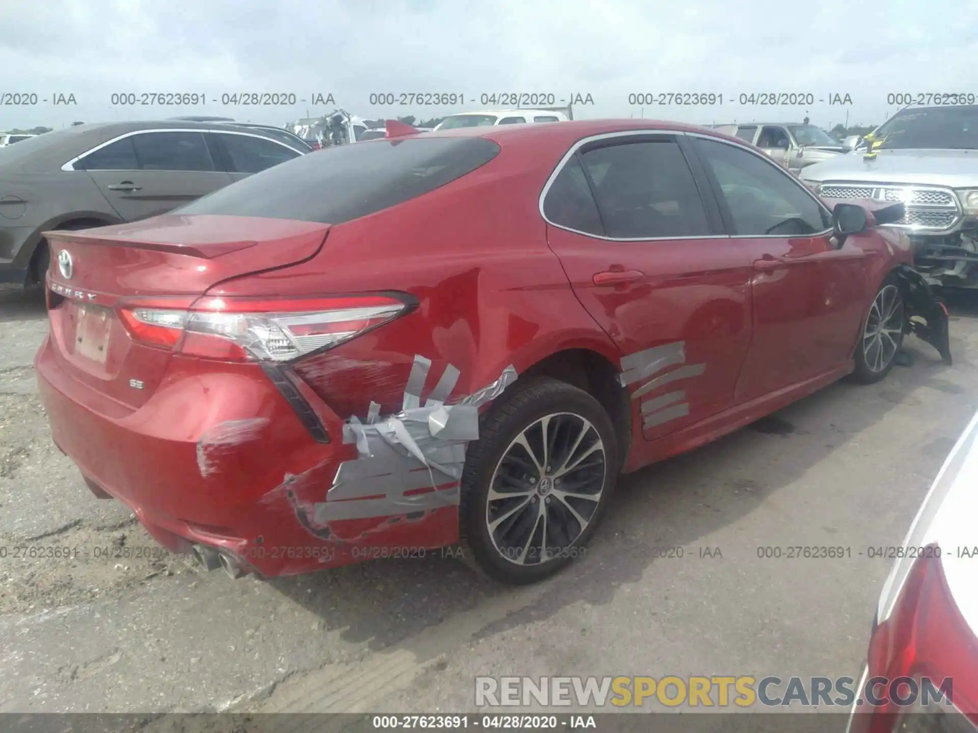 4 Photograph of a damaged car 4T1B11HKXKU184839 TOYOTA CAMRY 2019