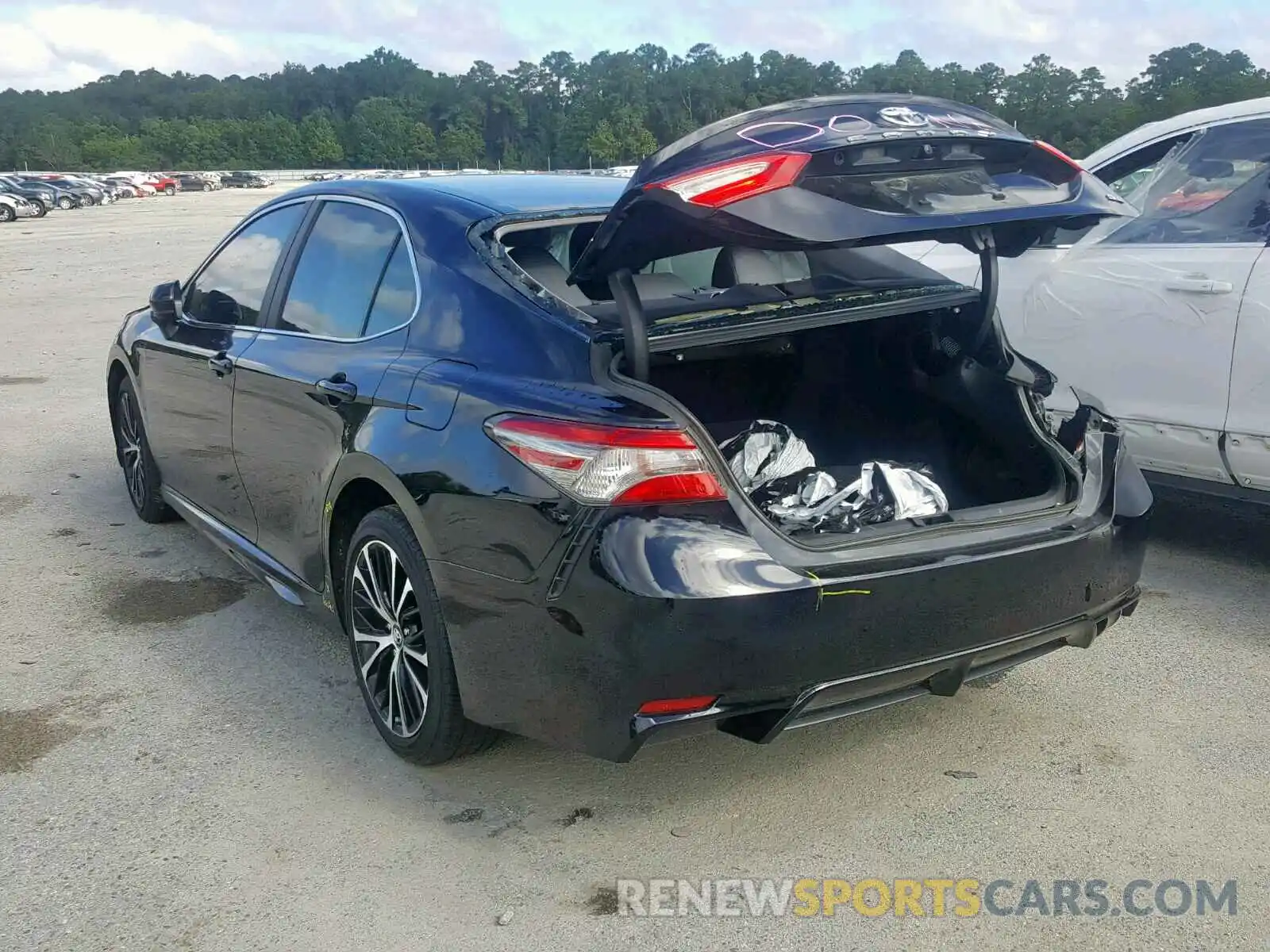 3 Photograph of a damaged car 4T1B11HKXKU187420 TOYOTA CAMRY 2019