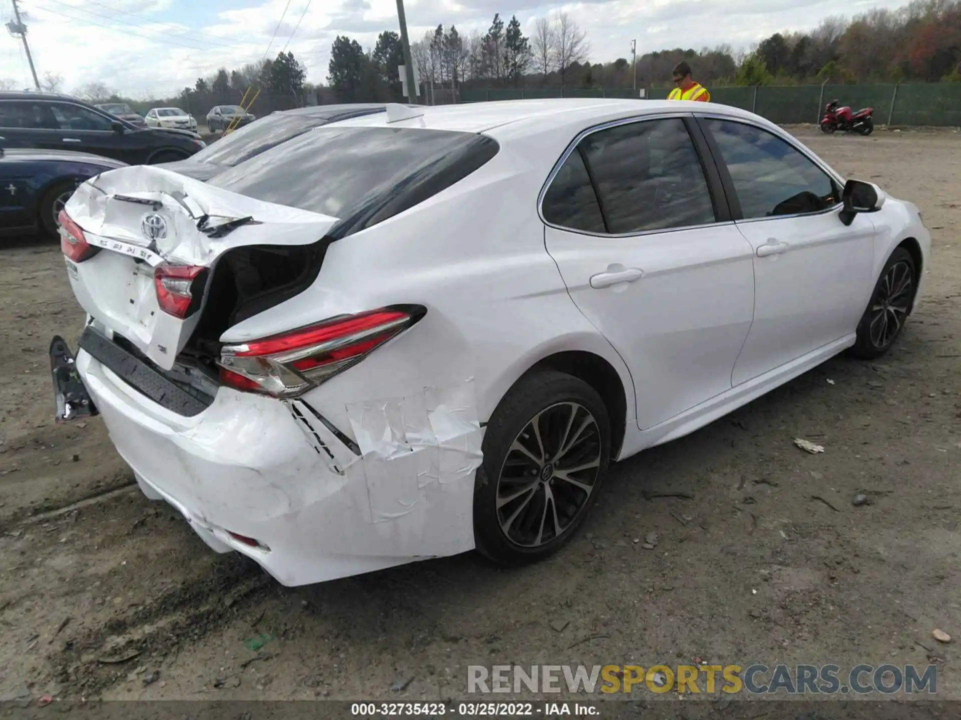 4 Photograph of a damaged car 4T1B11HKXKU191967 TOYOTA CAMRY 2019