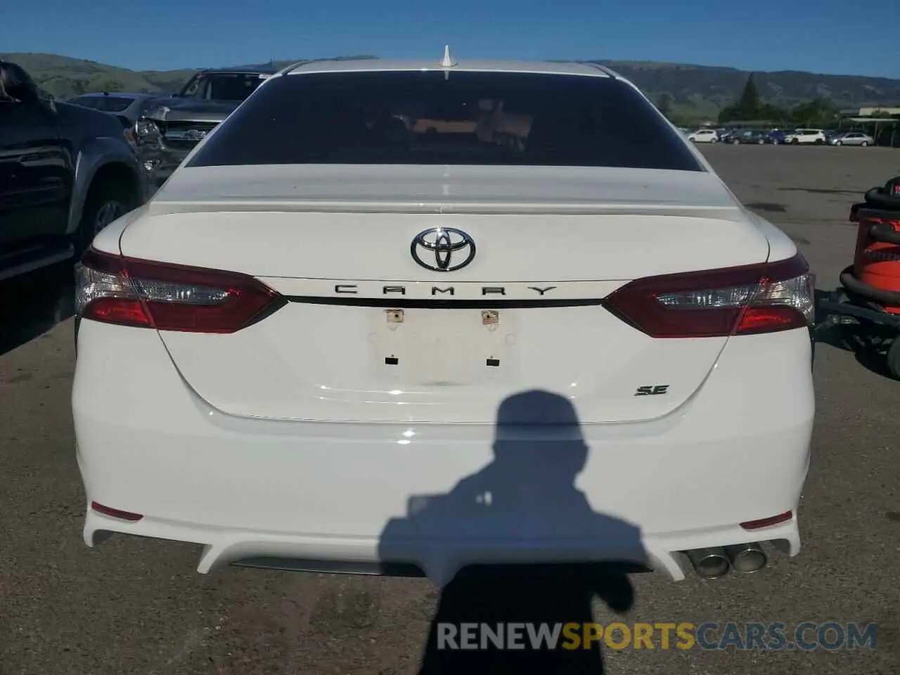 6 Photograph of a damaged car 4T1B11HKXKU198160 TOYOTA CAMRY 2019